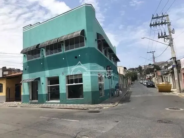 Imagem: O depósito possui 2 Banheiros, 300m² de Área e está