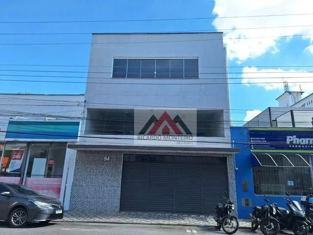 Imagem: O depósito possui 2 Banheiros, 253m² de Área e está