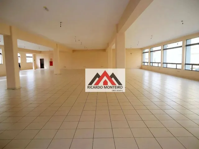 Imagem: O depósito possui 5 Banheiros, 850m² de Área e está