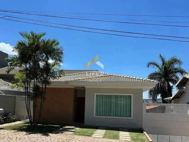 Imagem: Casa À Venda em Ótima Localização em