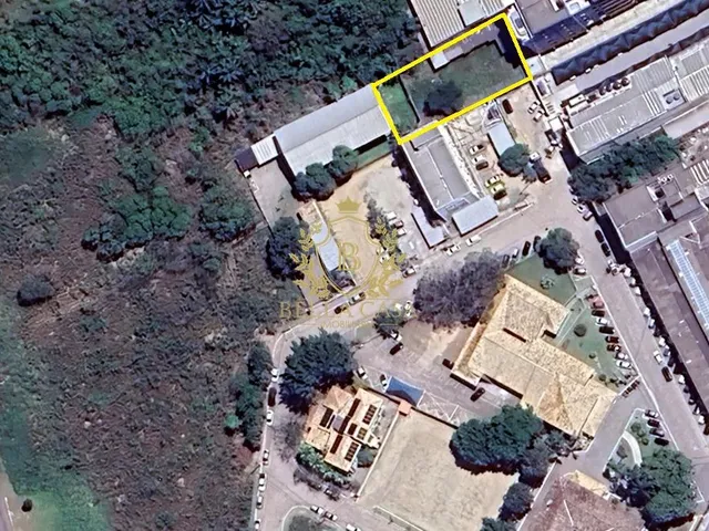Imagem: O terreno possui 840m² de Área, Imóvel novo e está