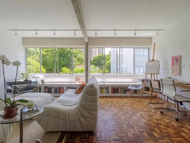 Imagem 10: Apartamento com Dois Quartos (Reformado) no Ahú