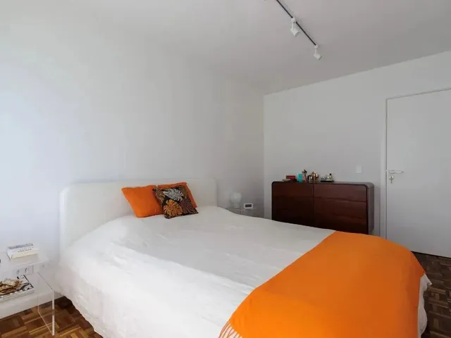Imagem 16: Apartamento com Dois Quartos (Reformado) no Ahú
