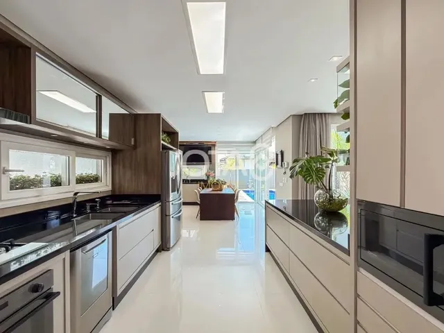 Imagem 3: Casa com 4 Quartos Sendo 3 Suítes e Piscina Casa com 4 Quartos Sendo 3 Suítes e Piscina