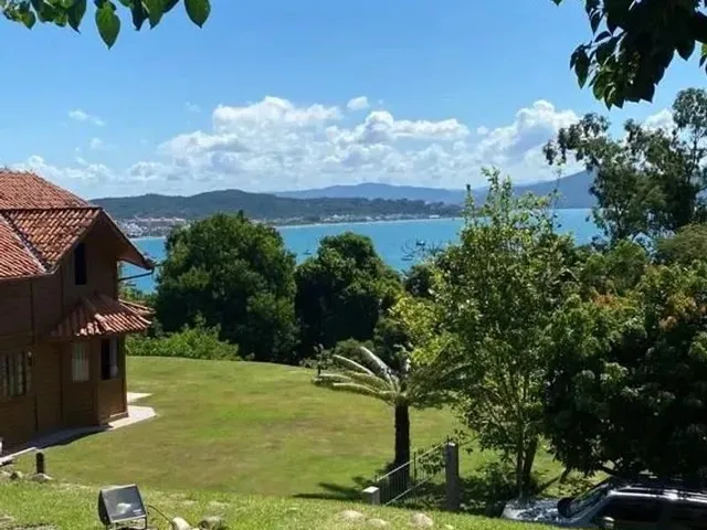 Imagem: Terreno Á Venda com Duas Casas