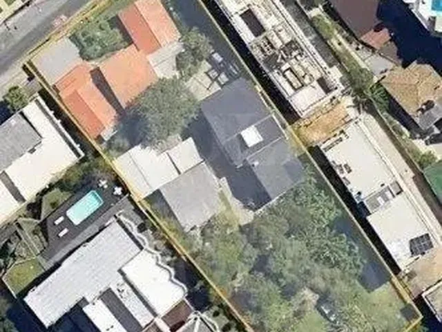 Imagem: Terreno À Venda em Jurerê Tradicional