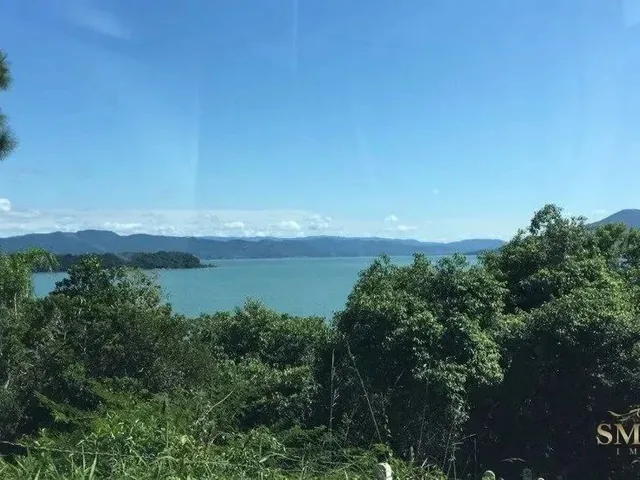 Imagem: Terreno À Venda em Sambaqui