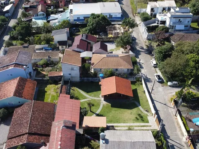 Imagem 12: Amplo Terreno a Venda no Sambaqui com 720M² e Matrícula