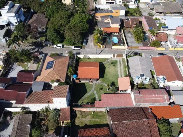 Imagem 2: Amplo Terreno a Venda no Sambaqui com 720M² e Matrícula