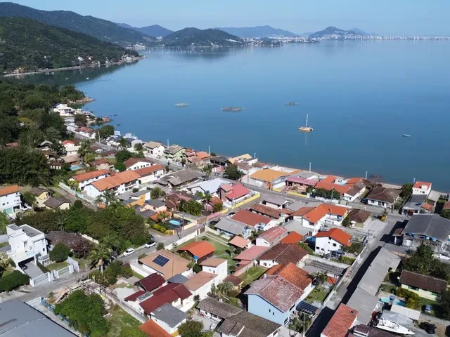 Imagem 6: Amplo Terreno a Venda no Sambaqui com 720M² e Matrícula