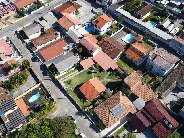 Imagem 7: Amplo Terreno a Venda no Sambaqui com 720M² e Matrícula