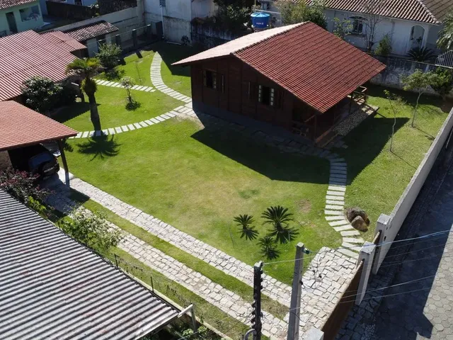 Imagem 4: Amplo Terreno a Venda no Sambaqui com 720M² e Matrícula