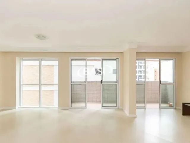 Imagem 9: Amplo Apartamento , com 03 Dormitórios, Churrasqueira À Carvão e Duas Vagas