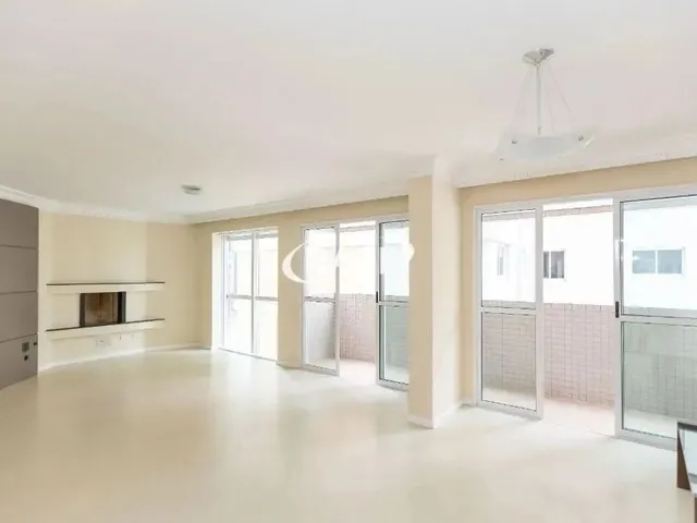Imagem 2: Amplo Apartamento , com 03 Dormitórios, Churrasqueira À Carvão e Duas Vagas
