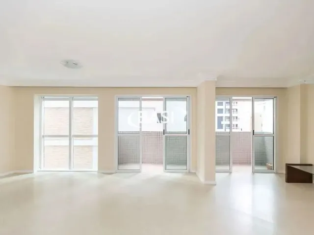 Imagem 7: Amplo Apartamento , com 03 Dormitórios, Churrasqueira À Carvão e Duas Vagas