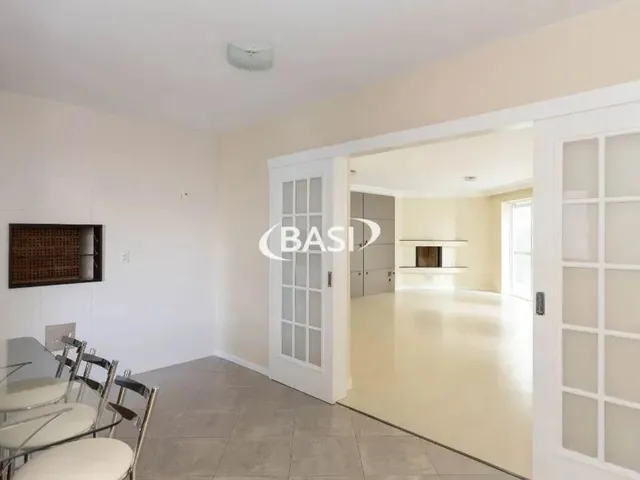 Imagem 11: Amplo Apartamento , com 03 Dormitórios, Churrasqueira À Carvão e Duas Vagas