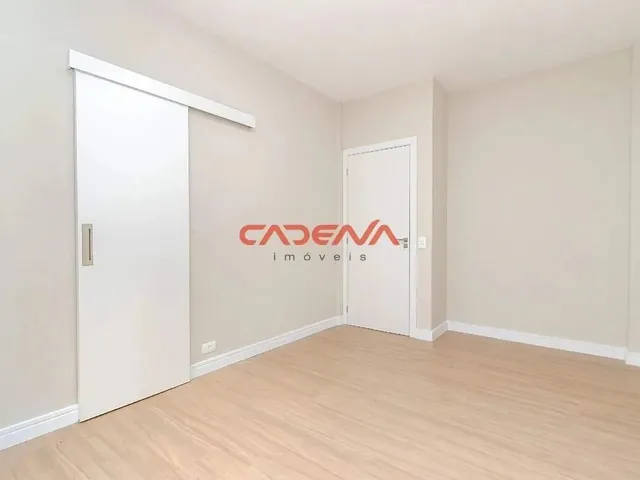 Imagem 15: Apartamento com 3 Quartos e 1 Vaga À Venda no Batel