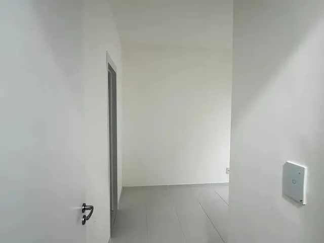 Imagem: O apartamento possui 2 Dormitórios, 1 Suíte, 2 Banheiros,