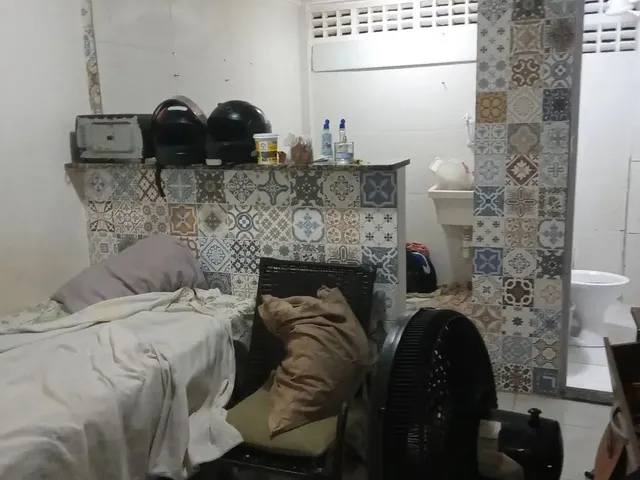 Imagem: A kitnet possui 1 Dormitório, 1 Banheiro, Acomodam 3