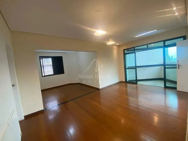 Imagem: 61485) À Venda - Apartamento com 3 Quartos