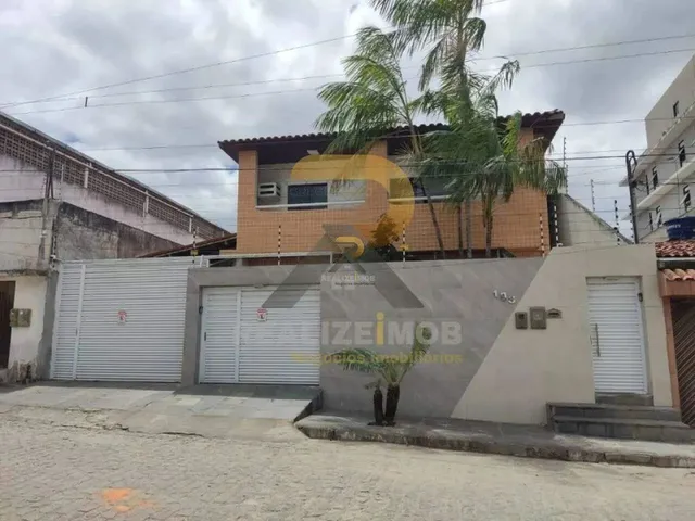 Imagem: A casa possui 5 Dormitórios, 3 Suítes, 5 Banheiros, 5