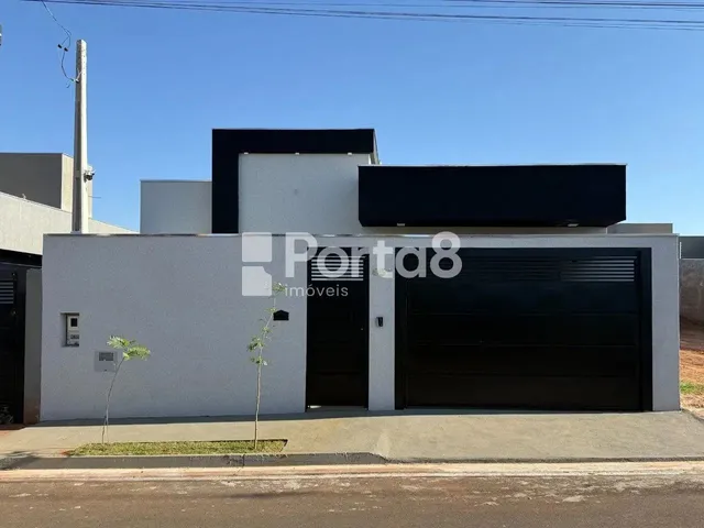 Imagem: A casa possui 3 Dormitórios, 3 Banheiros, 2 Vagas na
