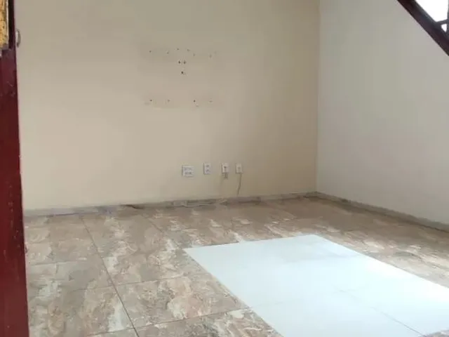 Imagem: Casa Residencial em Rua Pública para Venda