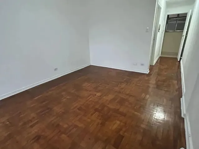 Imagem: Kitnet com Sacada - Ótima Localização