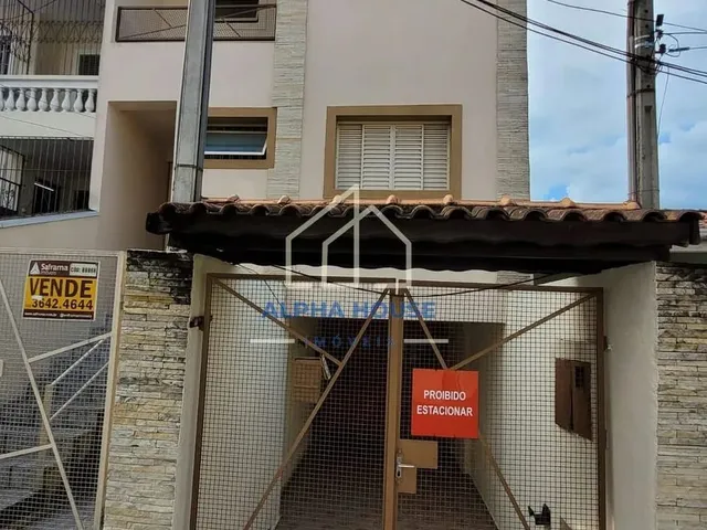 Imagem: A casa possui 4 Dormitórios, 4 Banheiros, 1 Vaga na