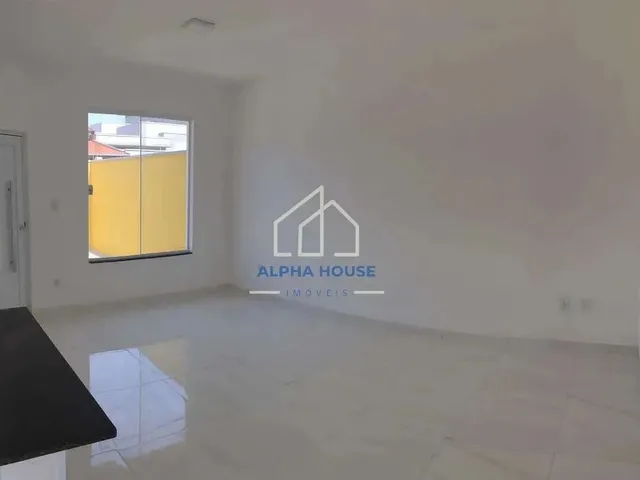 Imagem: A casa possui 3 Dormitórios, 2 Banheiros, 2 Vagas na