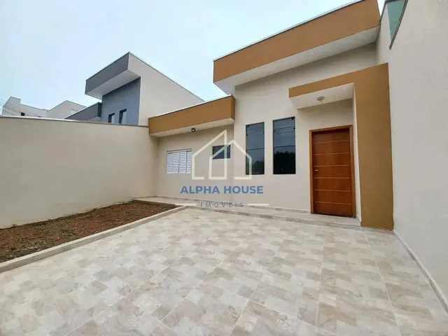 Imagem: A casa possui 2 Dormitórios, 1 Suíte, 1 Banheiro, 2 Vagas