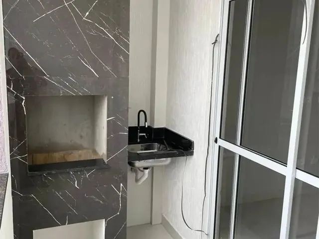 Imagem: O apartamento possui 2 Dormitórios, 1 Suíte, 2 Banheiros,