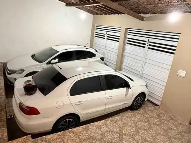 Imagem: A casa possui 3 Dormitórios, 1 Suíte, 2 Banheiros, 2