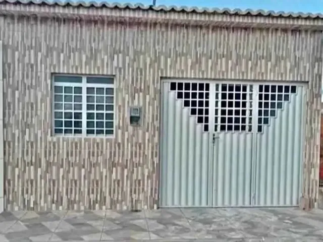 Imagem: A casa possui 2 Dormitórios, 2 Banheiros, 1 Vaga na