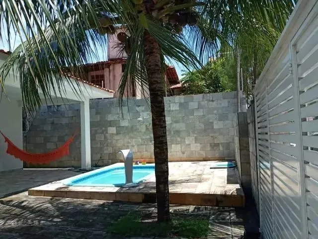 Imagem: A casa possui 3 Dormitórios, 1 Suíte, 2 Banheiros, 3