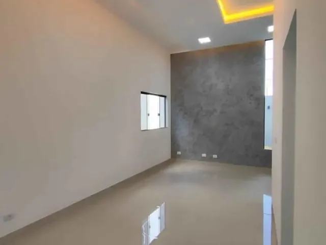 Imagem: A casa possui 3 Dormitórios, 2 Banheiros, 3 Vagas na