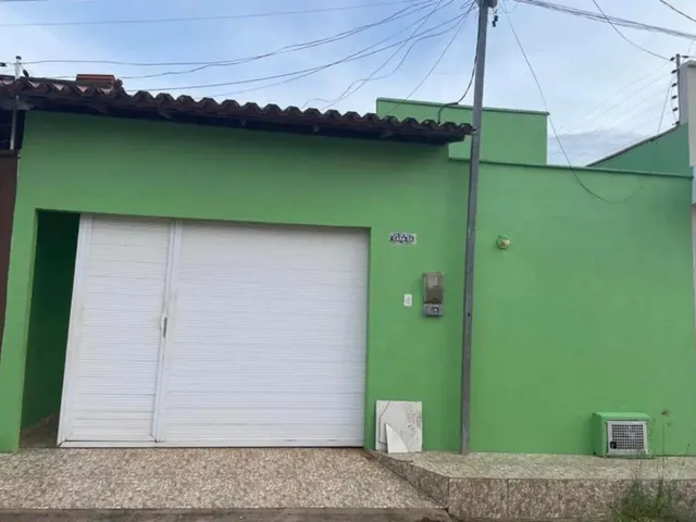 Imagem: A casa possui 2 Dormitórios, 1 Suíte, 2 Banheiros, 3