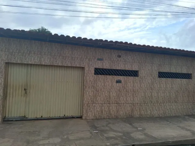Imagem: A casa possui 2 Dormitórios, 2 Banheiros, 2 Vagas na