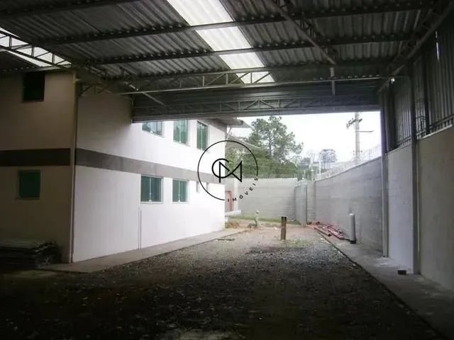 Imagem: O depósito possui 1.500m² de Área e está localizado em