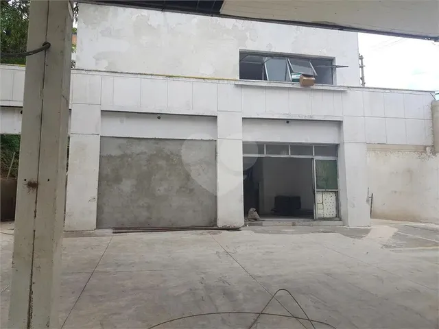 Imagem: O depósito possui 5 Vagas na garagem, 160m² de Área,