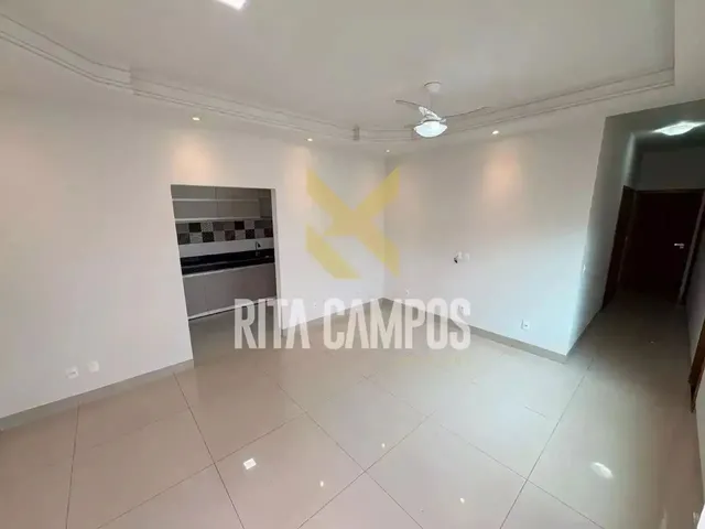 Imagem: A casa possui 3 Dormitórios, 3 Banheiros, 2 Vagas na garagem