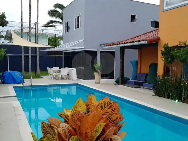Imagem: Casa com 6 Quartos À Venda em Manguinhos