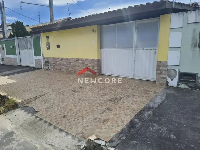 Imagem: A casa possui 2 Dormitórios, 1 Suíte, 2 Banheiros, 3