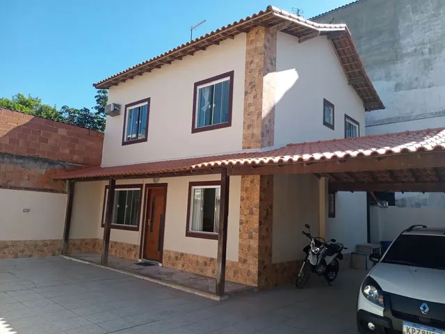Imagem: A casa possui 4 Dormitórios, 1 Suíte, 3 Banheiros, 3