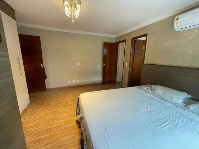 Imagem: A casa possui 2 Dormitórios, 2 Suítes, 2 Banheiros, 3