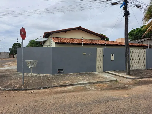 Imagem: Alugo Casa de Esquina com Piscina no Bairro