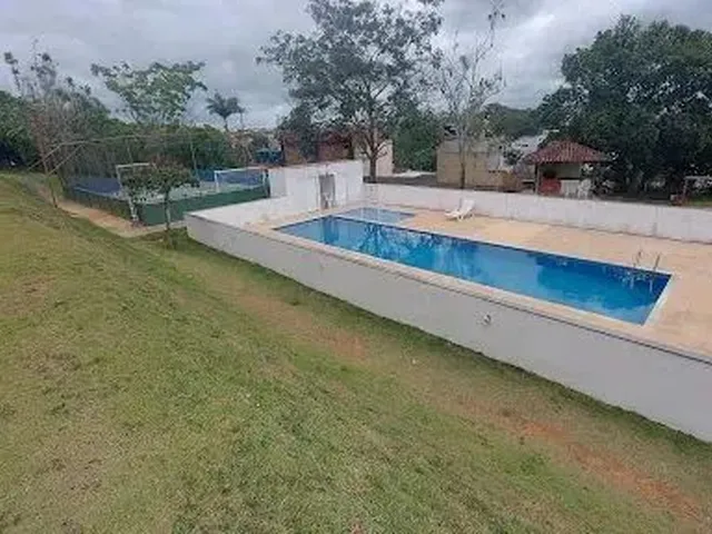 Imagem: O apartamento possui 2 Dormitórios, 1 Banheiro, 1 Vaga na