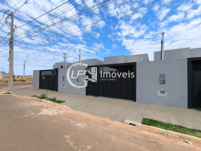 Imagem: A casa possui 2 Dormitórios, 1 Banheiro, 3 Vagas na