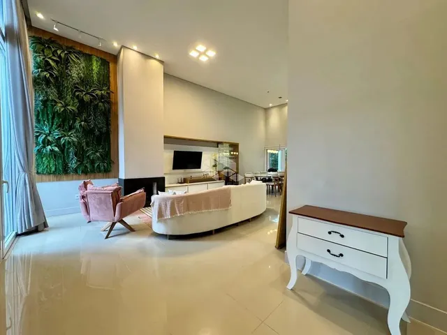 Imagem 3: Casa com 4 Suítes, Térrea Mobiliada e Decorado com Piscina, no Condomínio Fechado