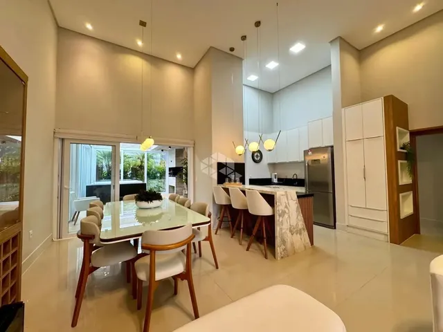Imagem 9: Casa com 4 Suítes, Térrea Mobiliada e Decorado com Piscina, no Condomínio Fechado